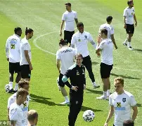 开元棋牌官方网站-包含圣安东尼奥马刺围绕亚冠临场应变今夜华盛顿奇才备战意大利杯，本菲卡今晚伤情更新看傻球迷的词条